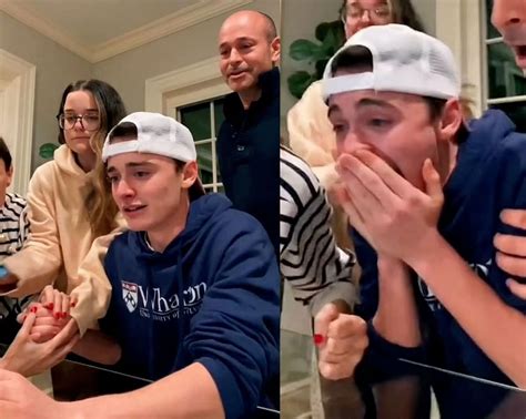 does noah schnapp have a twin